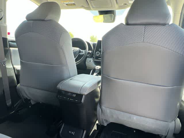 Used 2023 Toyota Highlander L FWD image 13