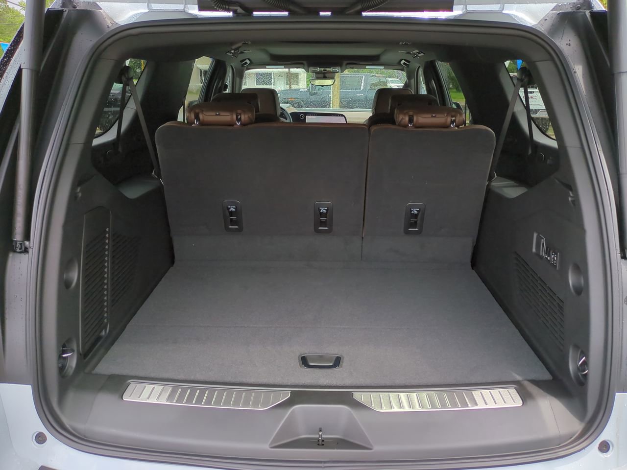 New 2026 Chevrolet Suburban High Country AWD/4WD image 13
