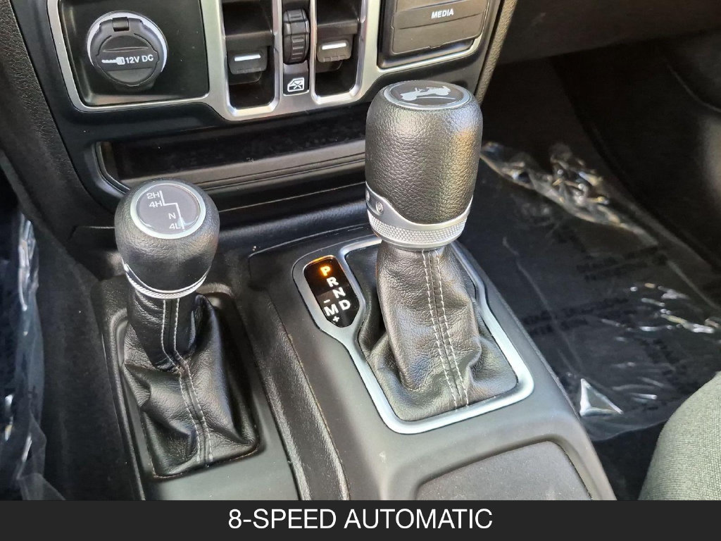 Used 2025 Jeep Wrangler Unlimited Sahara AWD/4WD image 20
