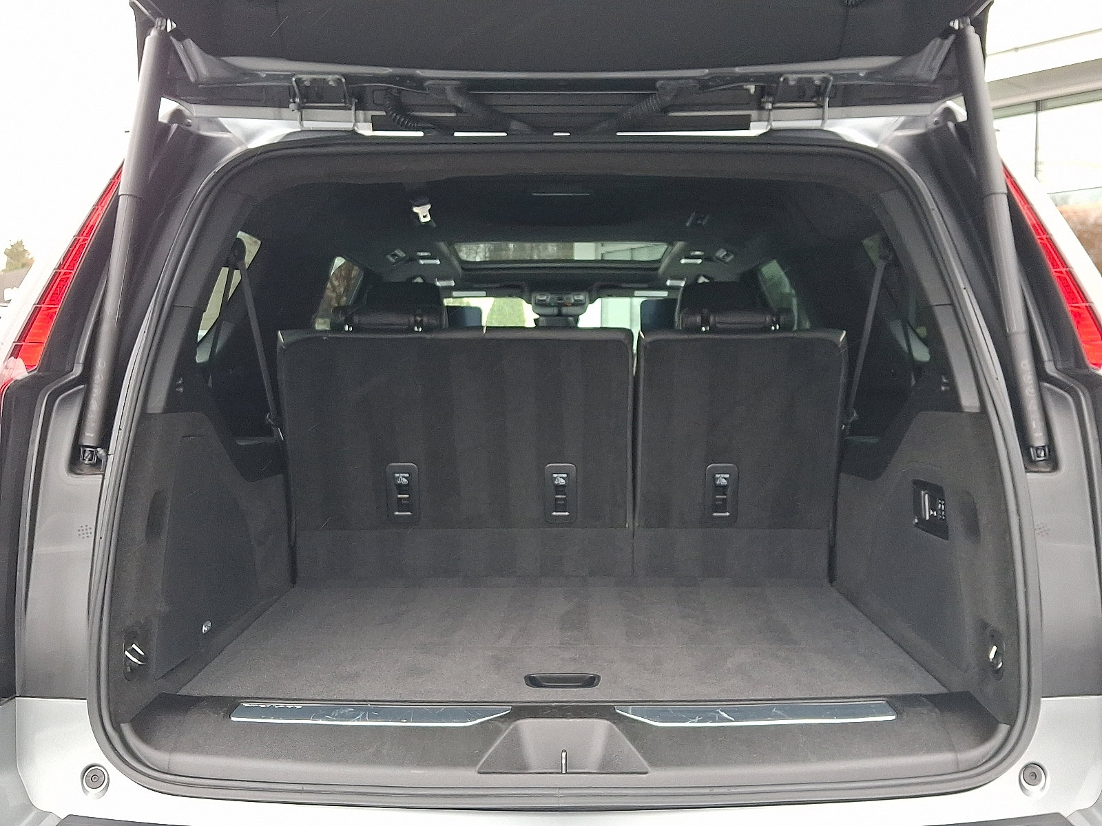 Used 2023 Cadillac Escalade ESV Sport Platinum w/ LPO, ONYX Package image 25