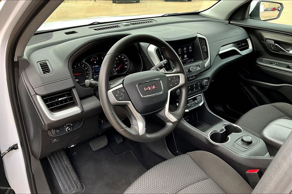 Used 2024 GMC Terrain SLE image 16
