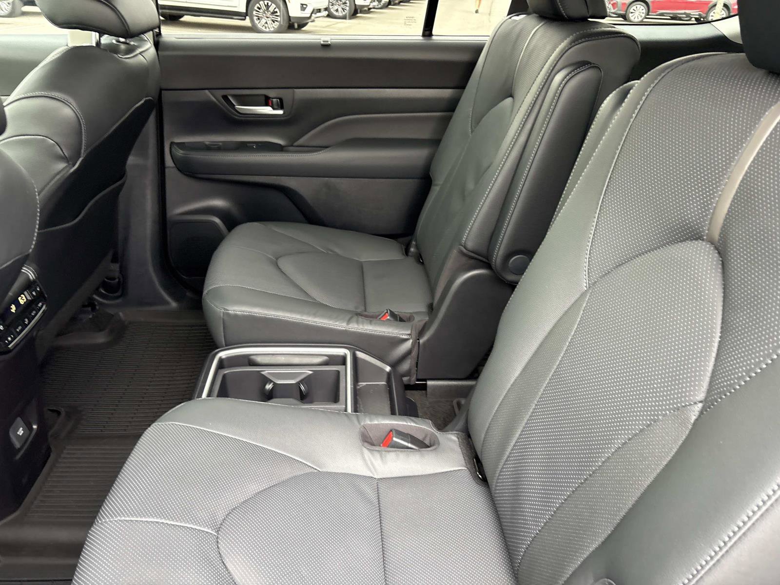 Used 2026 Toyota Grand Highlander Platinum image 31