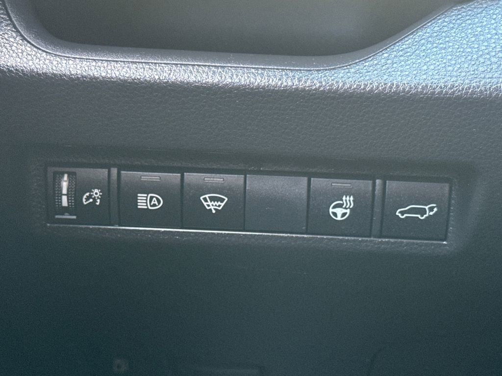 Used 2022 Toyota RAV4 SE image 30