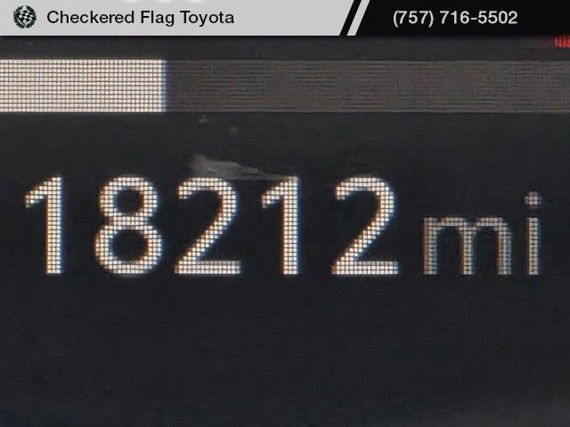 Used 2025 Toyota Sienna XSE w/ XSE Plus Package image 13