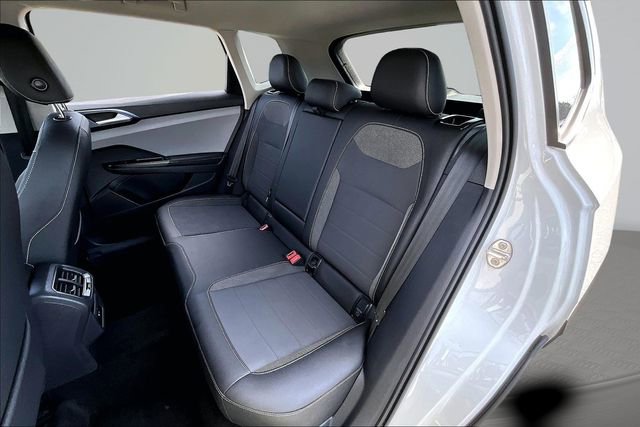 Used 2024 Volkswagen Taos SE image 21