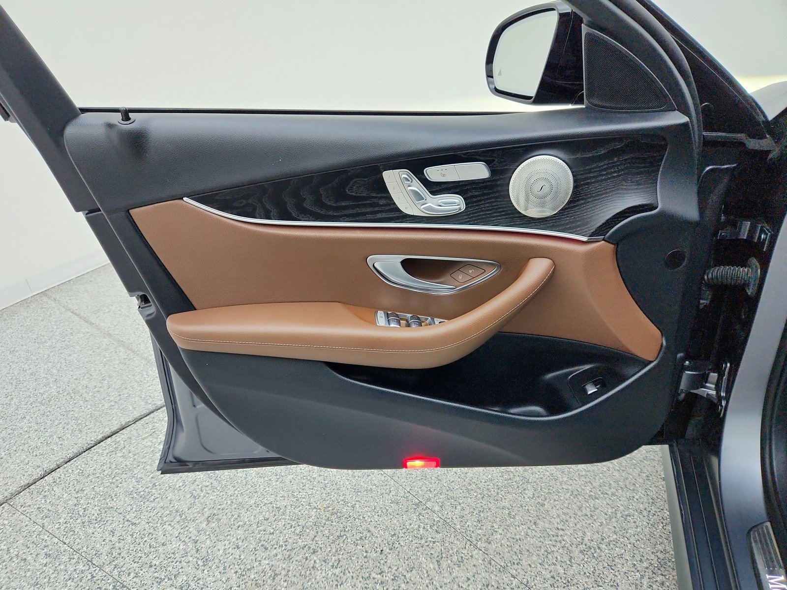 Used 2022 Mercedes-Benz E 350 Sedan image 23