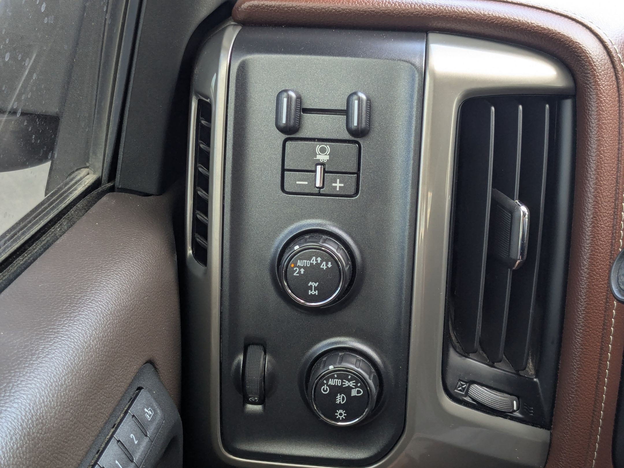 Used 2017 Chevrolet Silverado 1500 High Country w/ High Desert Package AWD/4WD image 17