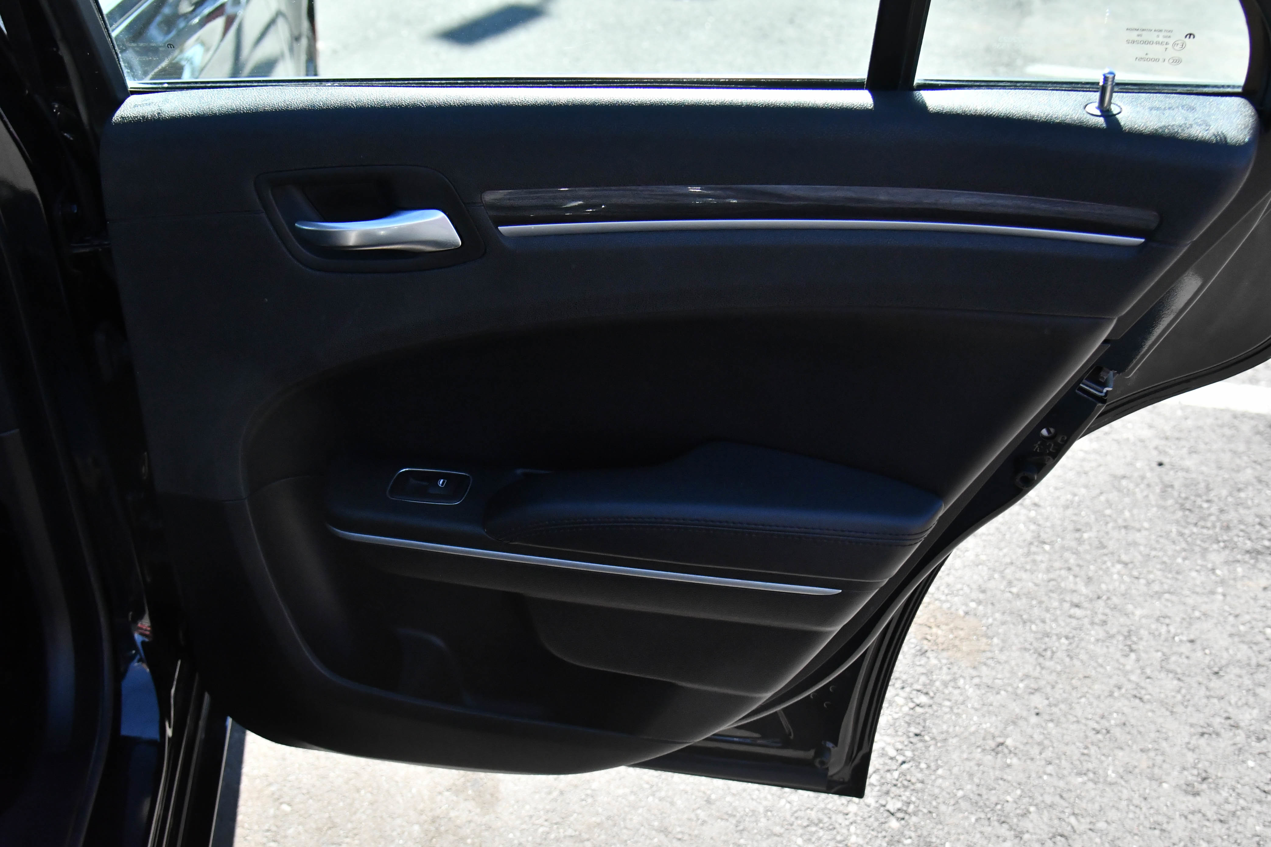 Used 2022 Chrysler 300 Touring w/ Sport Appearance Package image 37