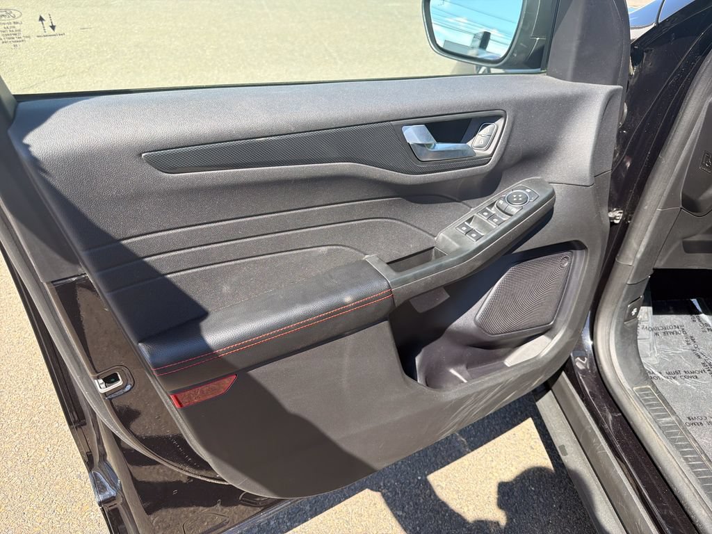 Used 2023 Ford Escape ST-Line w/ Tech Pack #1 AWD/4WD image 10