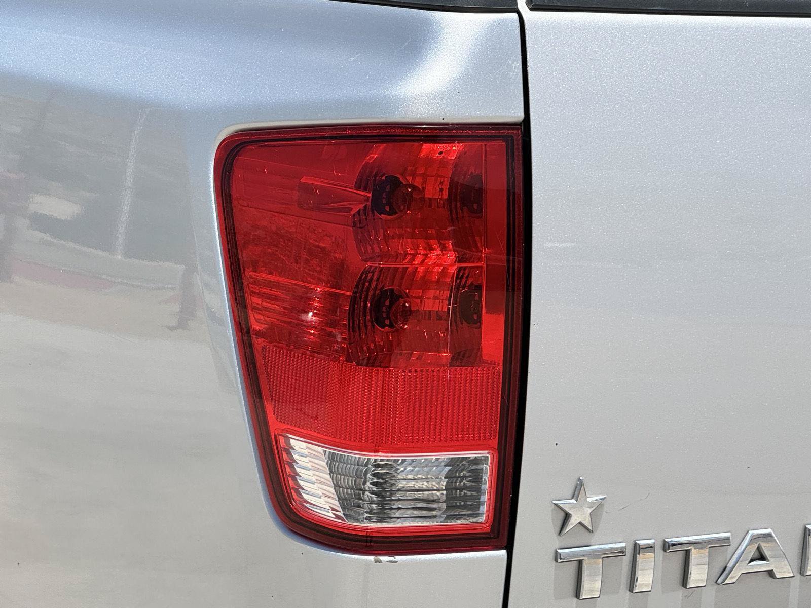 Used 2011 Nissan Titan SV RWD image 12