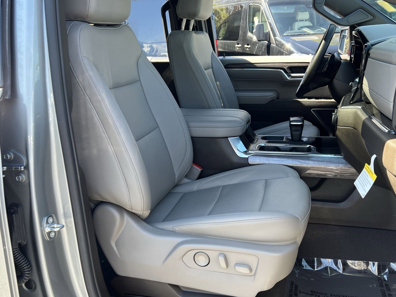 Used 2024 Chevrolet Silverado 1500 LTZ w/ LTZ Premium Package AWD/4WD image 26