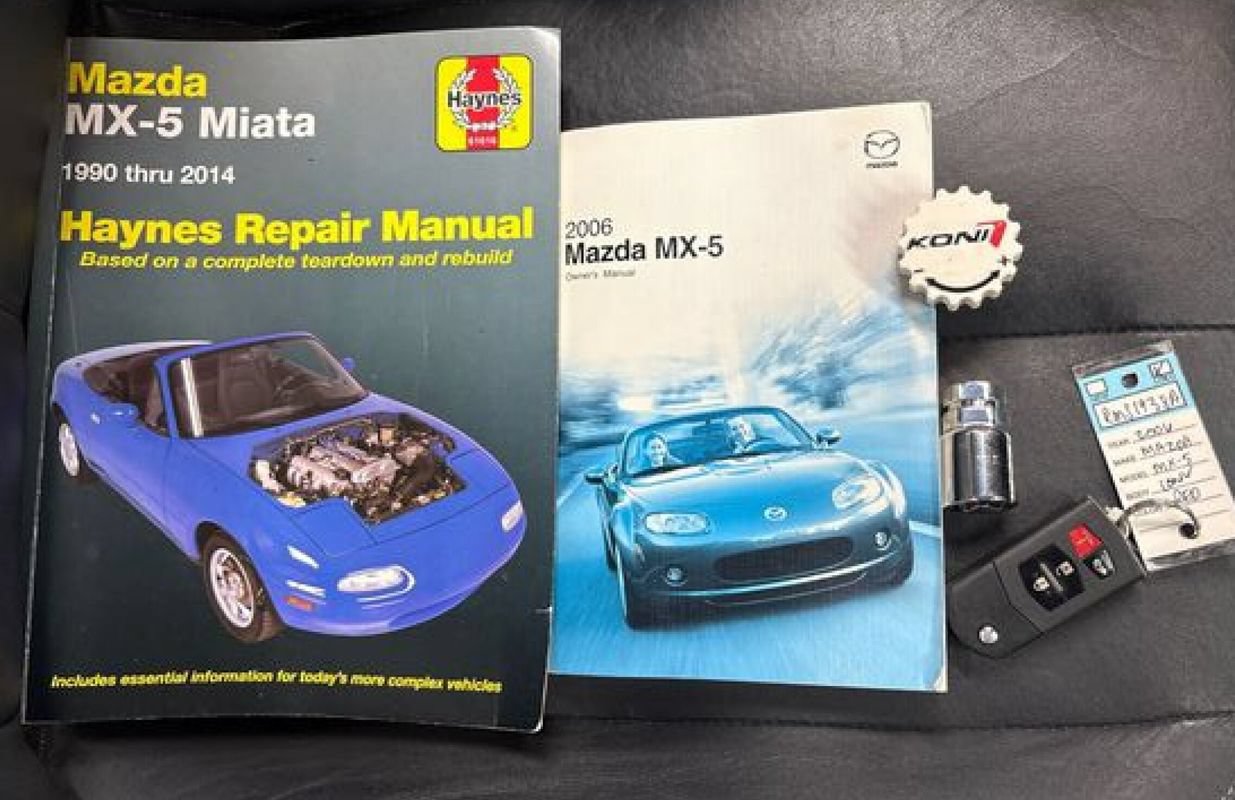 Used 2006 MAZDA MX-5 Miata Grand Touring RWD image 61
