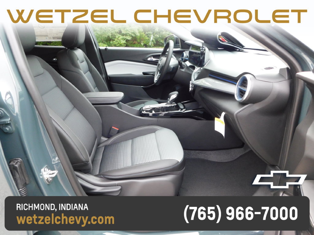 New 2026 Chevrolet Trax LT w/ Midnight Edition FWD image 16