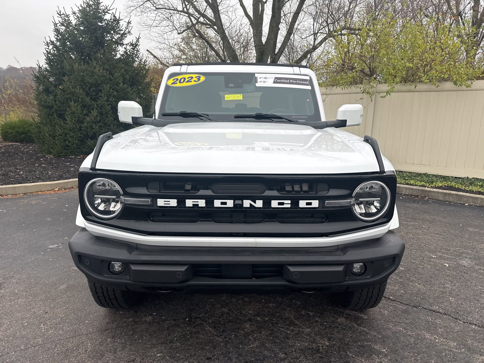 Used 2023 Ford Bronco Outer Banks image 2