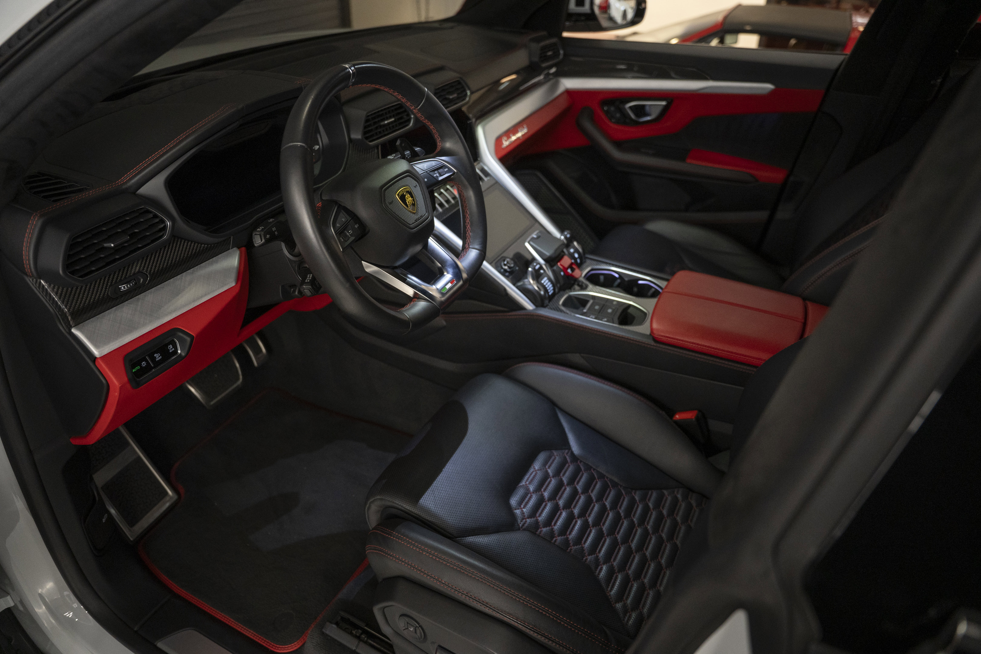 Used 2021 Lamborghini Urus AWD image 28