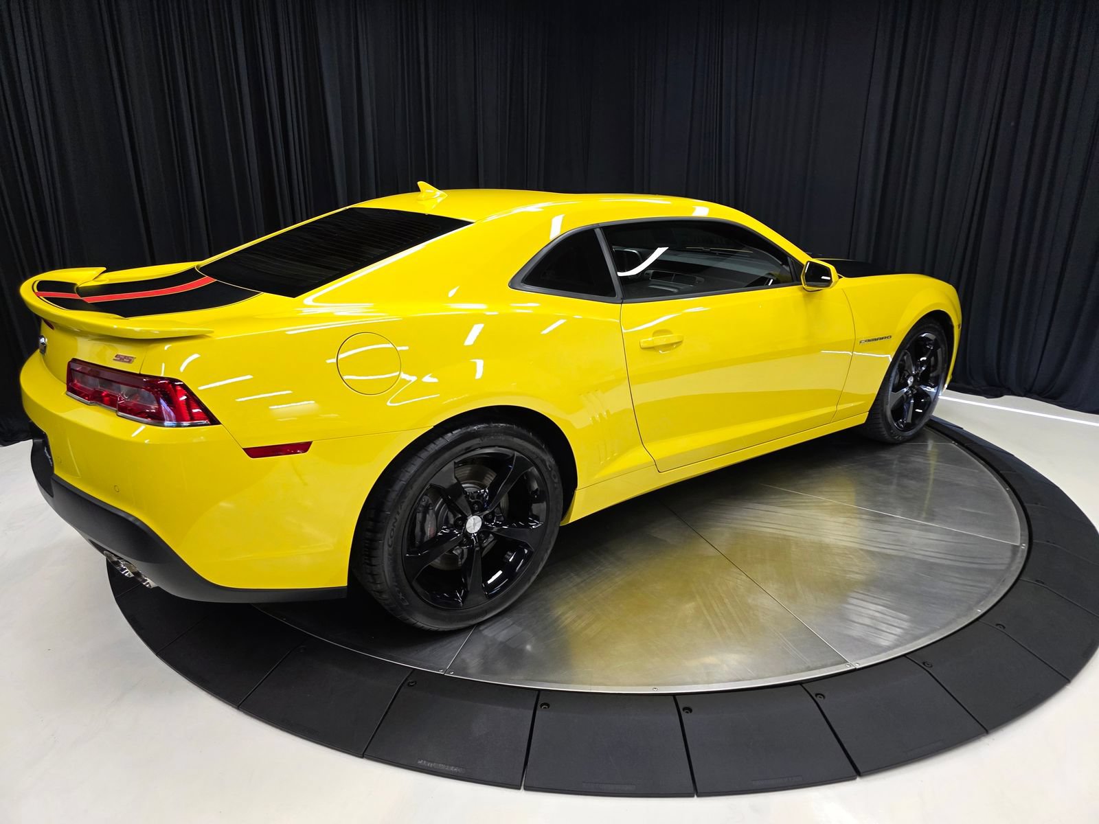 Used 2014 Chevrolet Camaro SS w/ RS Package RWD image 13