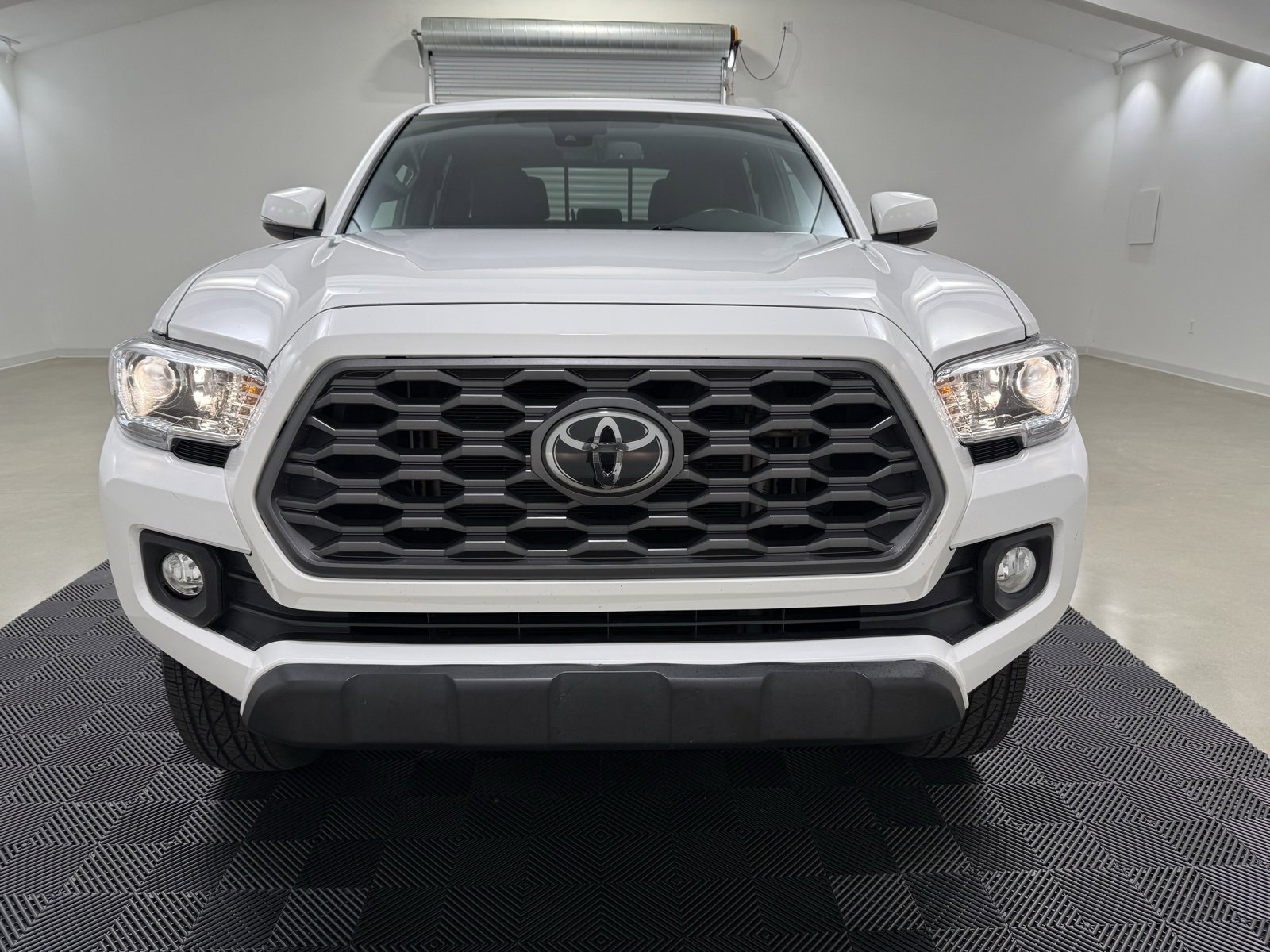 Used 2022 Toyota Tacoma TRD Off-Road video 2