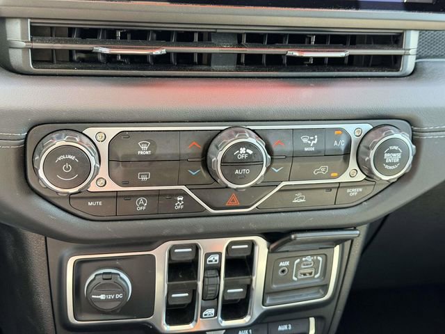 Used 2024 Jeep Wrangler Unlimited Rubicon AWD/4WD image 20