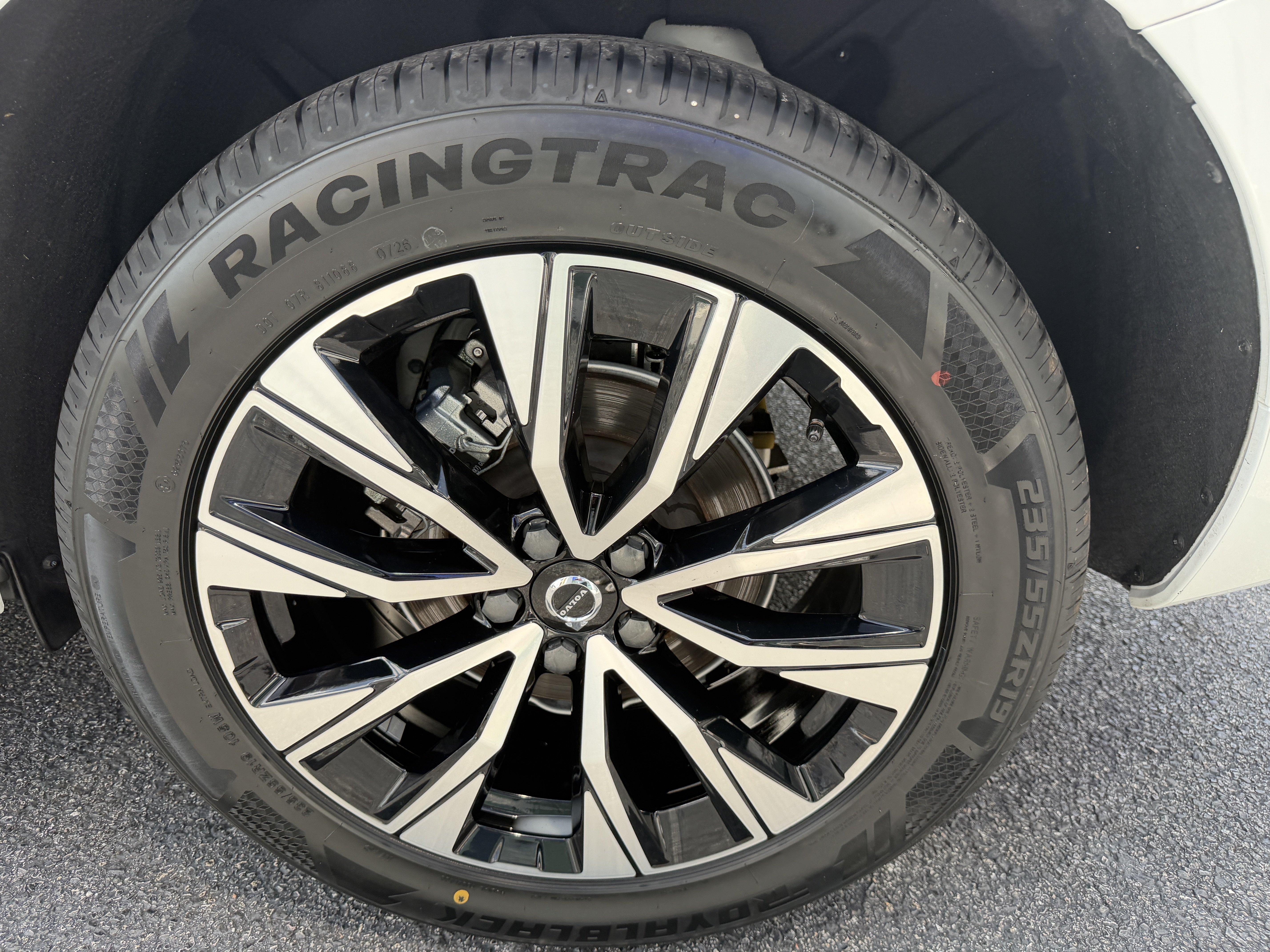 Certified 2024 Volvo XC60 B5 Core AWD/4WD image 32