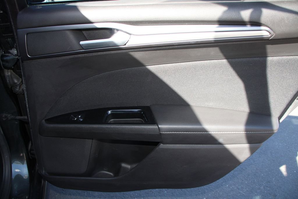 Used 2016 Ford Fusion SE image 23
