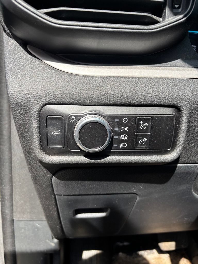 Used 2023 Ford Explorer XLT AWD/4WD image 35