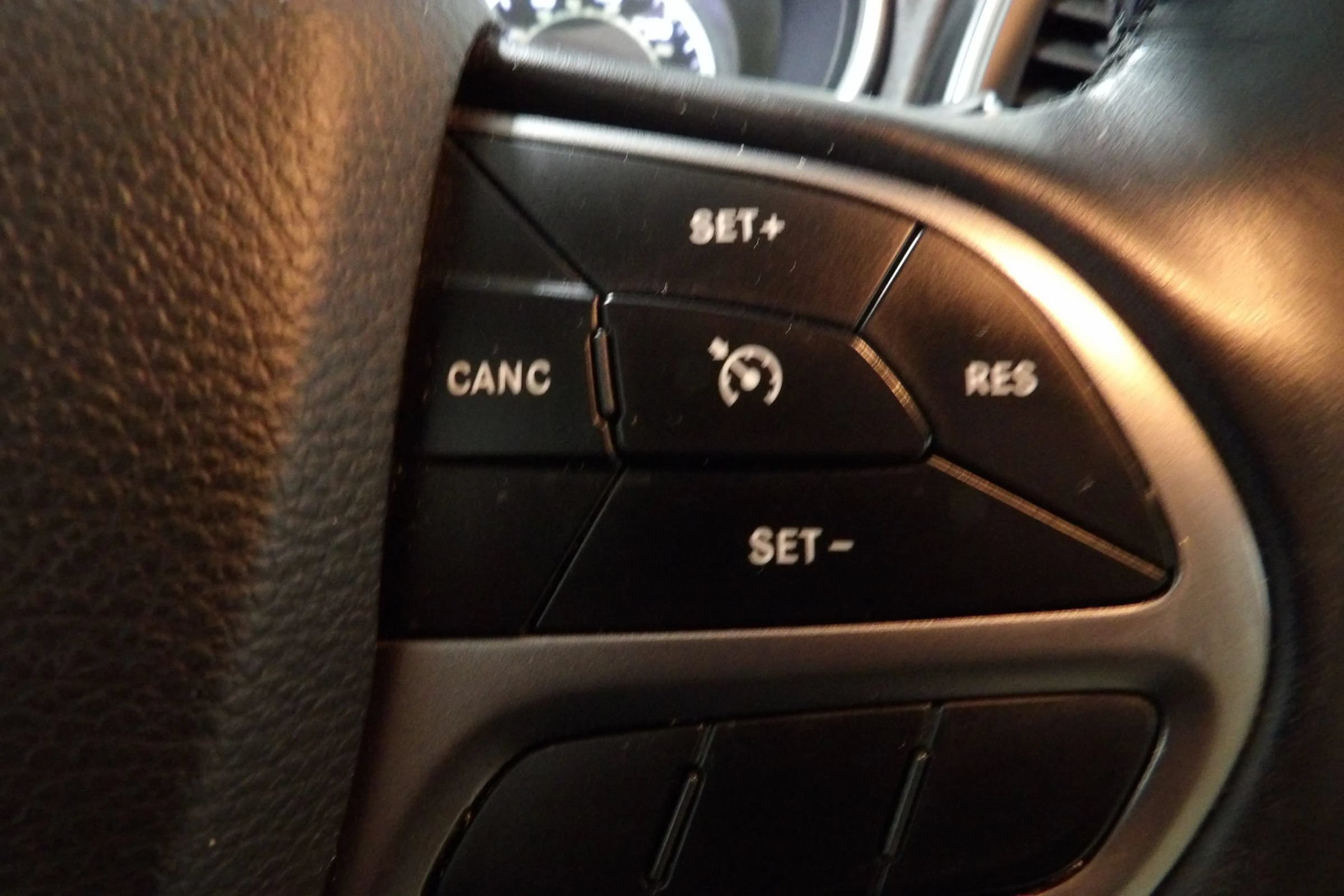 Used 2019 Jeep Cherokee Latitude w/ Cold Weather Group AWD/4WD image 18