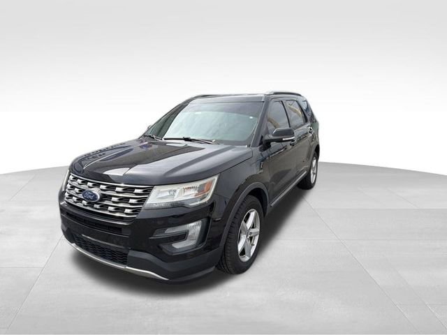 Used 2016 Ford Explorer XLT w/ Equipment Group 202A AWD/4WD image 4