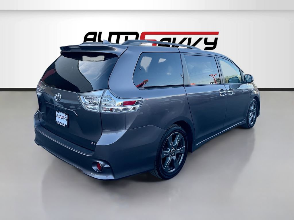 Used 2020 Toyota Sienna SE w/ Carpet Mat Package FWD image 7