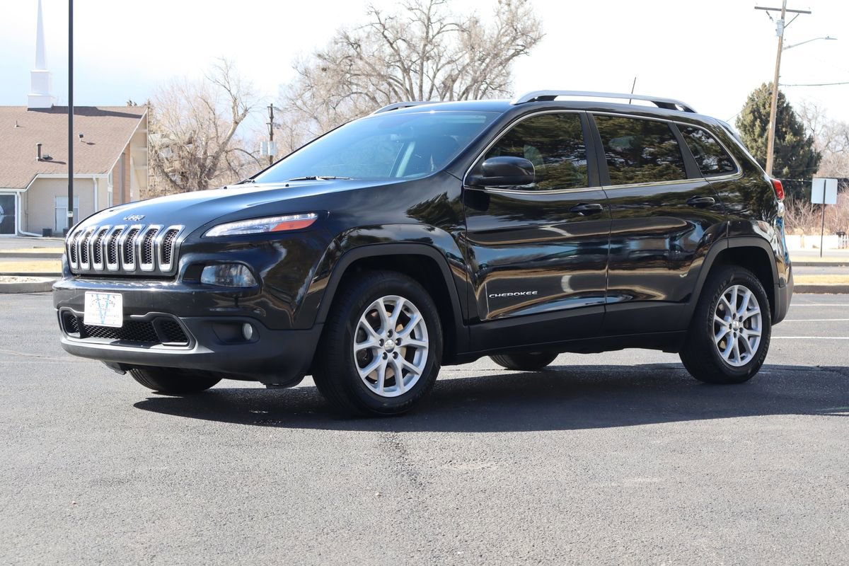 Used 2017 Jeep Cherokee Latitude FWD image 11