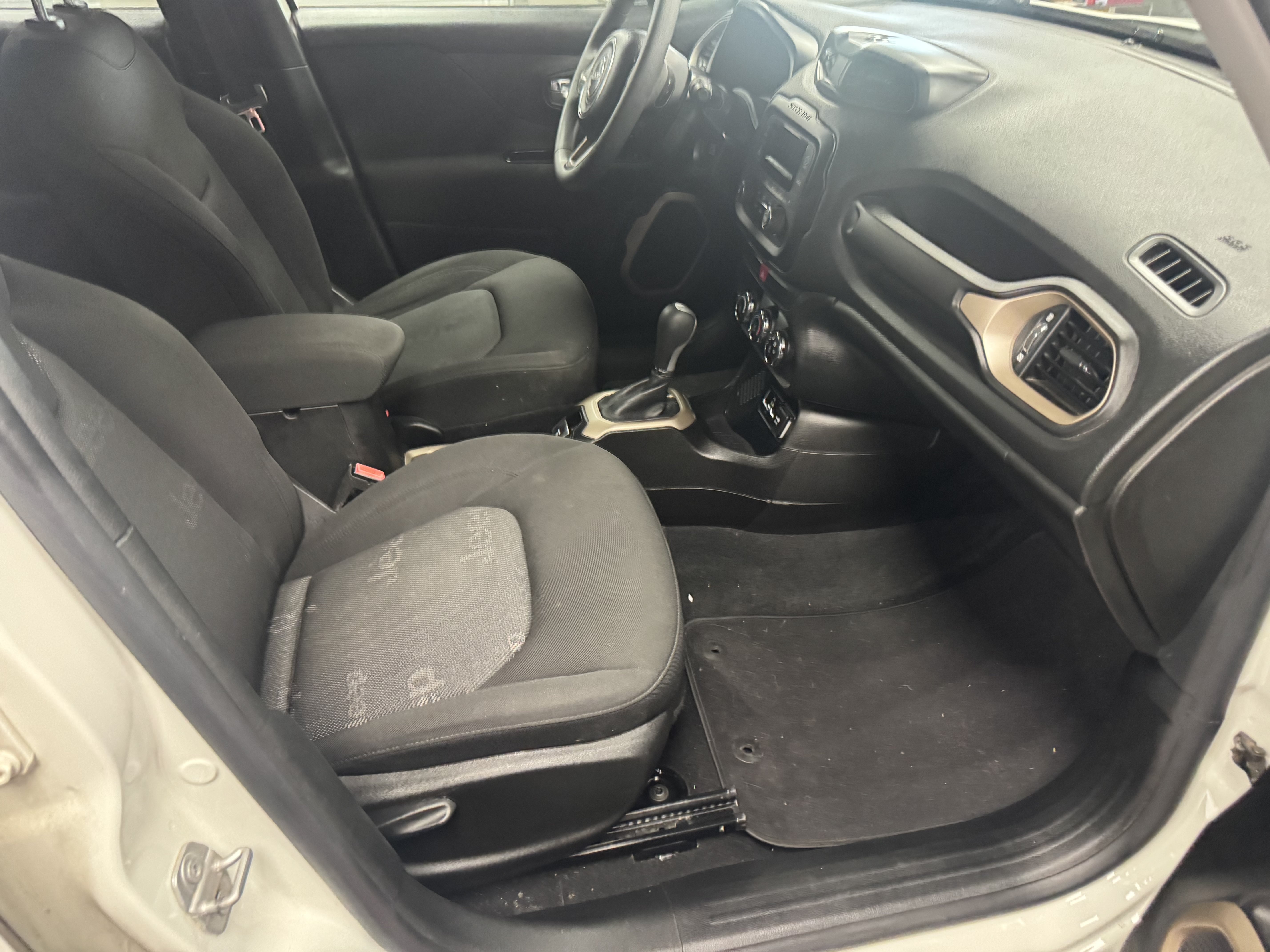 Used 2017 Jeep Renegade Sport w/ Power & Air Group FWD image 12