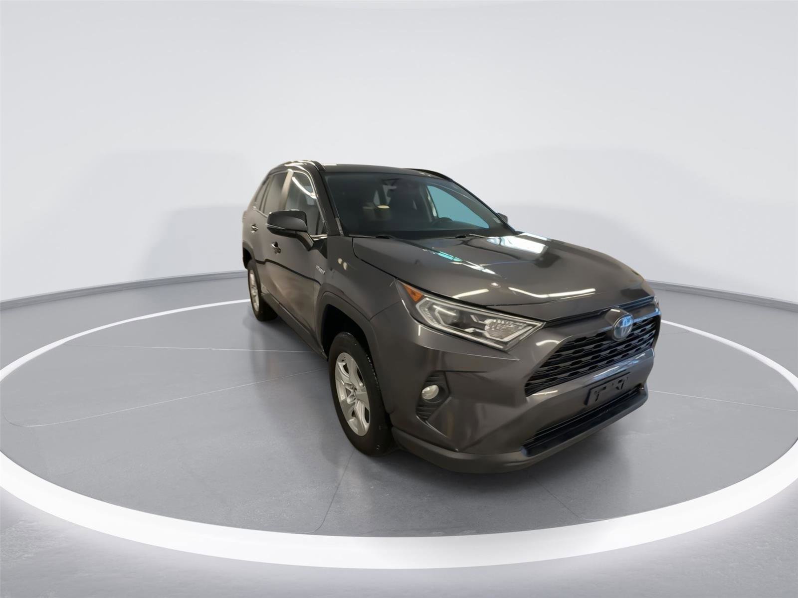 Used 2019 Toyota RAV4 XLE w/ Convenience Package image 2
