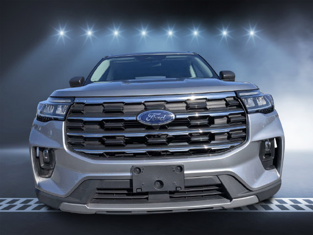 Used 2025 Ford Explorer Active w/ Active Comfort Package RWD image 8