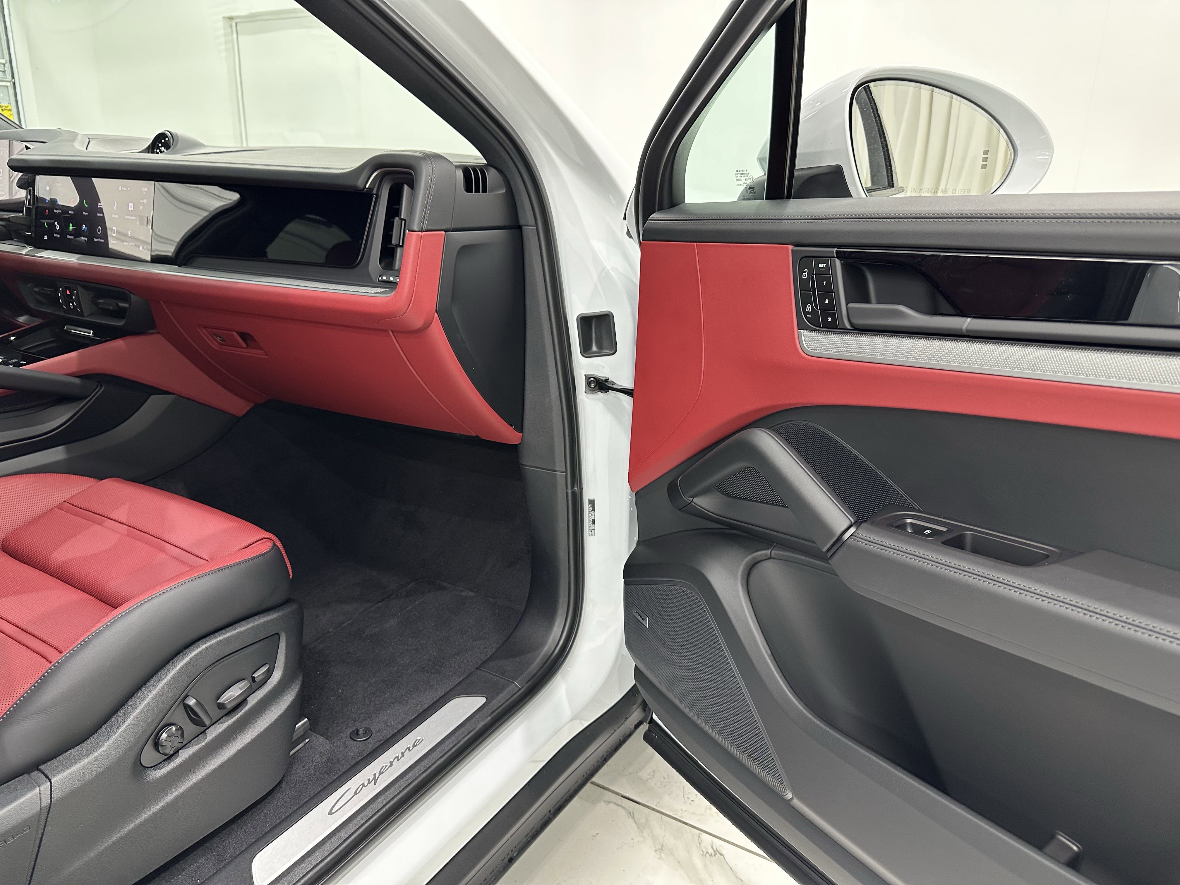 Certified 2025 Porsche Cayenne E-Hybrid image 22