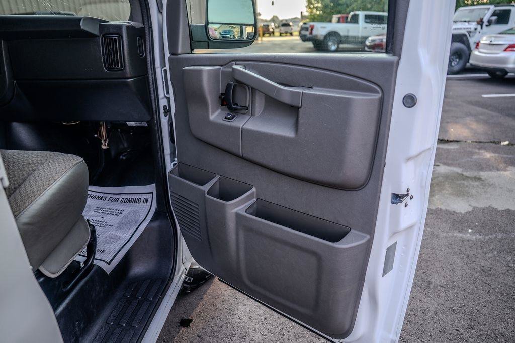 Used 2016 Chevrolet Express 2500 Extended RWD image 21