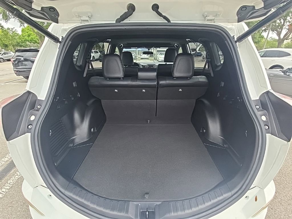Used 2016 Toyota RAV4 SE FWD image 29