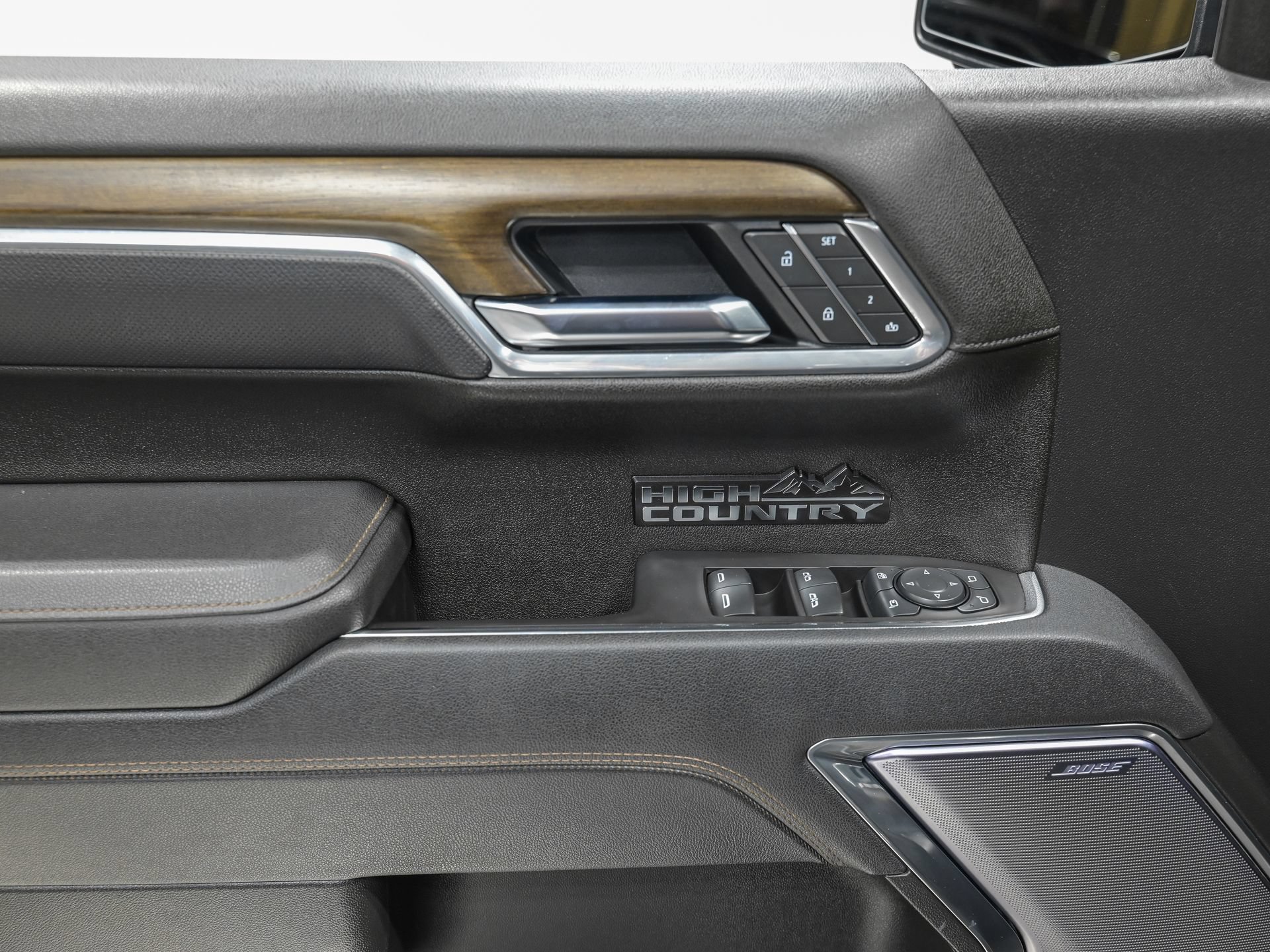 Used 2025 Chevrolet Silverado 1500 High Country w/ High Country Premium Package AWD/4WD image 13