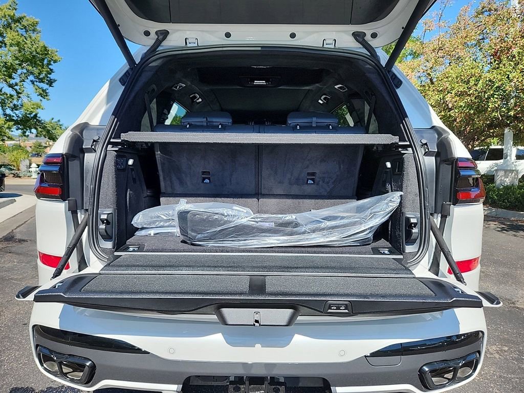 New 2025 BMW X7 M60i image 24