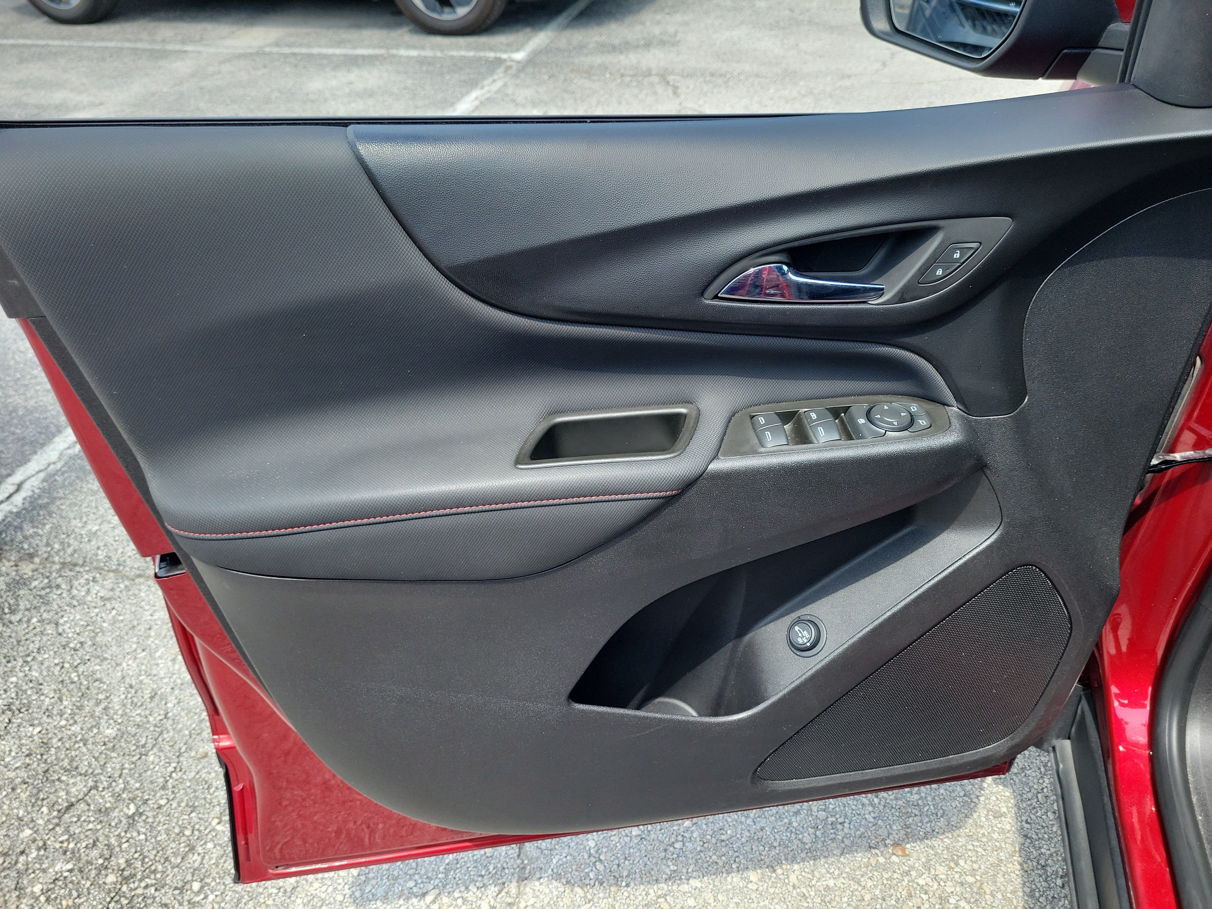 Used 2024 Chevrolet Equinox RS FWD image 9