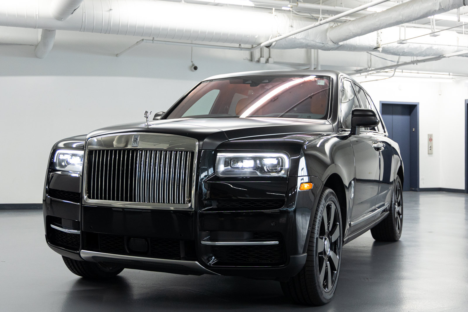 Certified 2024 Rolls-Royce Cullinan AWD/4WD image 4