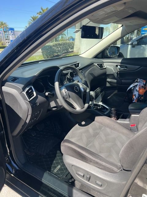 Used 2014 Nissan Rogue SV w/ SV Premium Package image 4