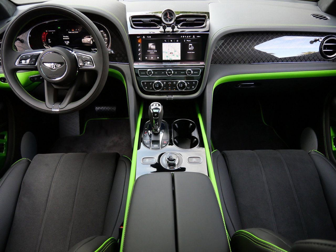 Used 2025 Bentley Bentayga AWD/4WD image 4