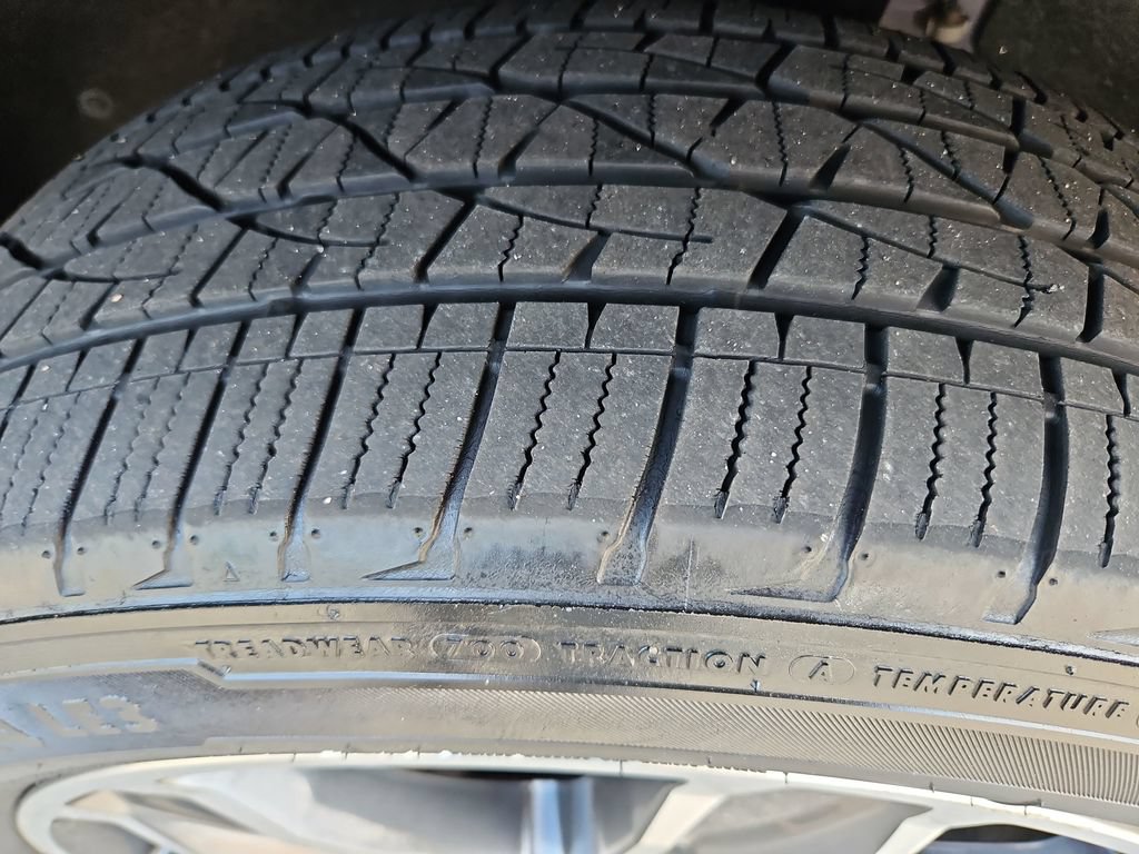 Used 2018 GMC Acadia Denali w/ Technology Package AWD/4WD image 39