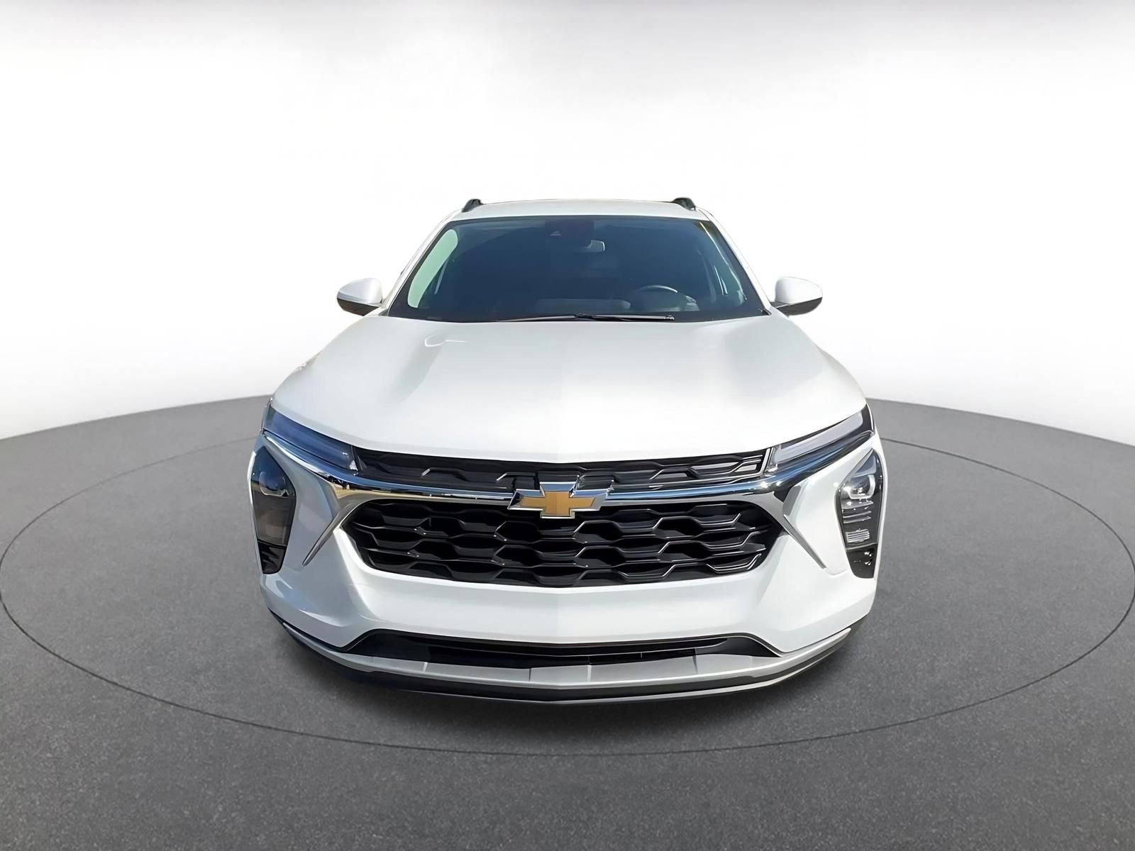 Used 2025 Chevrolet Trax LT w/ LT Convenience Package image 4