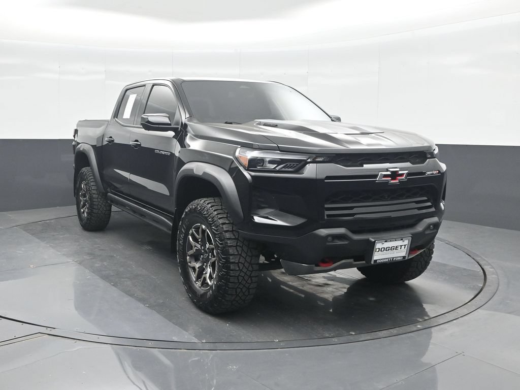 Used 2025 Chevrolet Colorado ZR2 w/ Technology Package AWD/4WD image 8