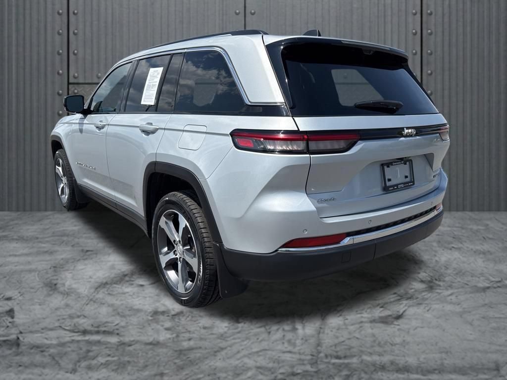 Used 2023 Jeep Grand Cherokee Limited w/ Luxury Tech Group II AWD/4WD image 5