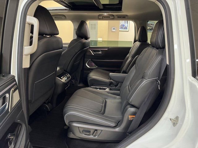 Used 2025 INFINITI QX80 Sensory AWD/4WD image 23