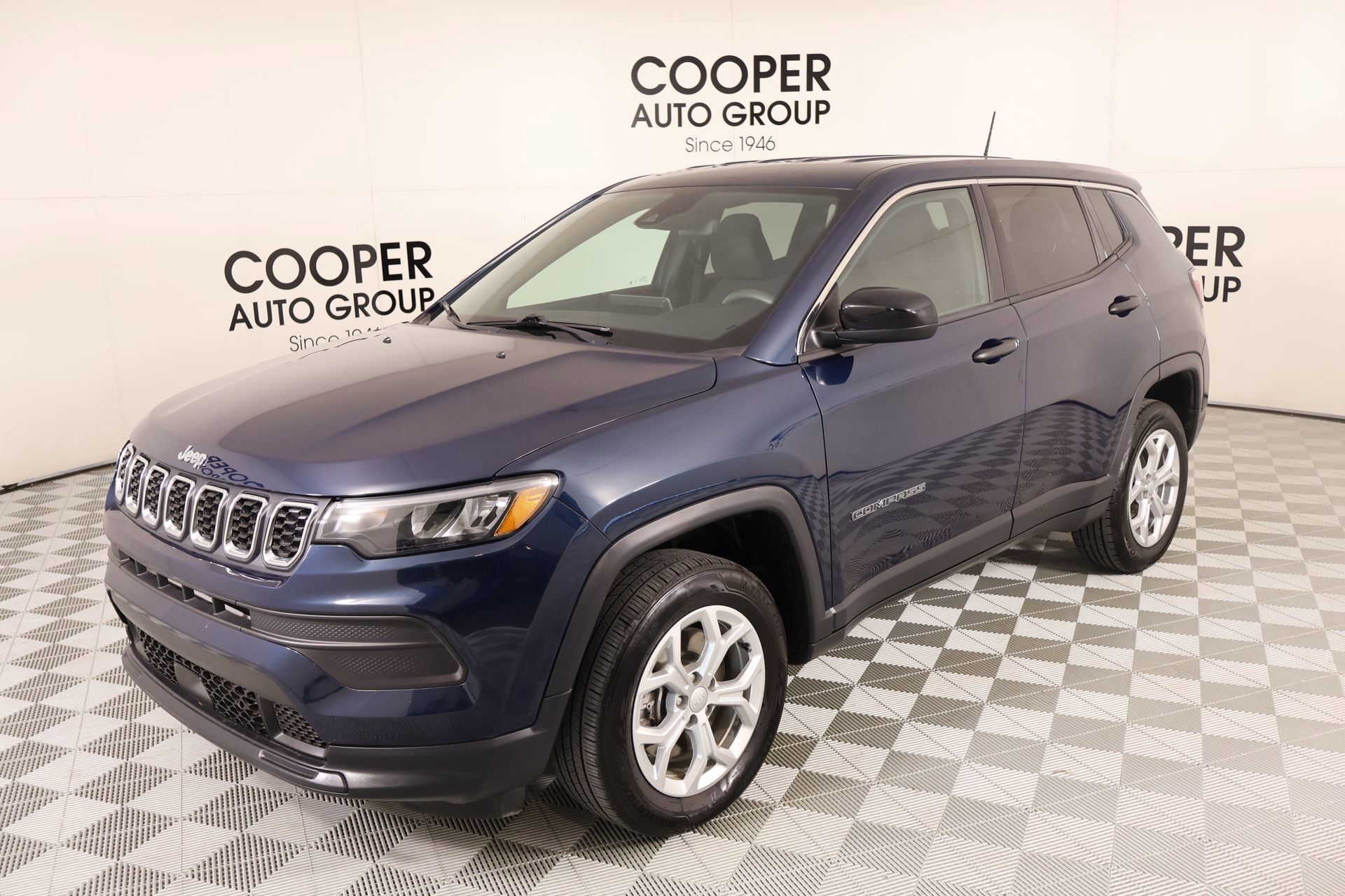 Used 2024 Jeep Compass Sport AWD/4WD image 9