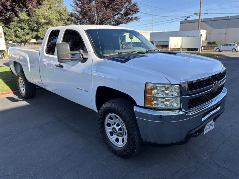 Used 2011 Chevrolet Silverado 3500 W/T AWD/4WD image 3
