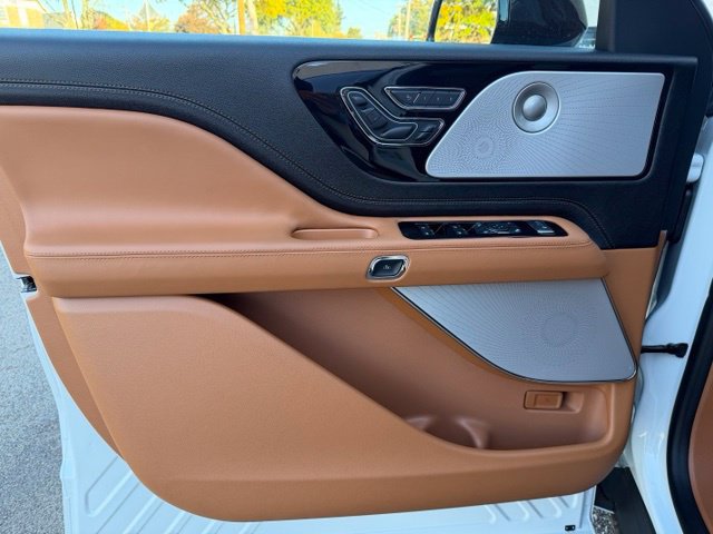 New 2027 Lincoln Aviator Black Label w/ Jet Appearance Package AWD/4WD image 13