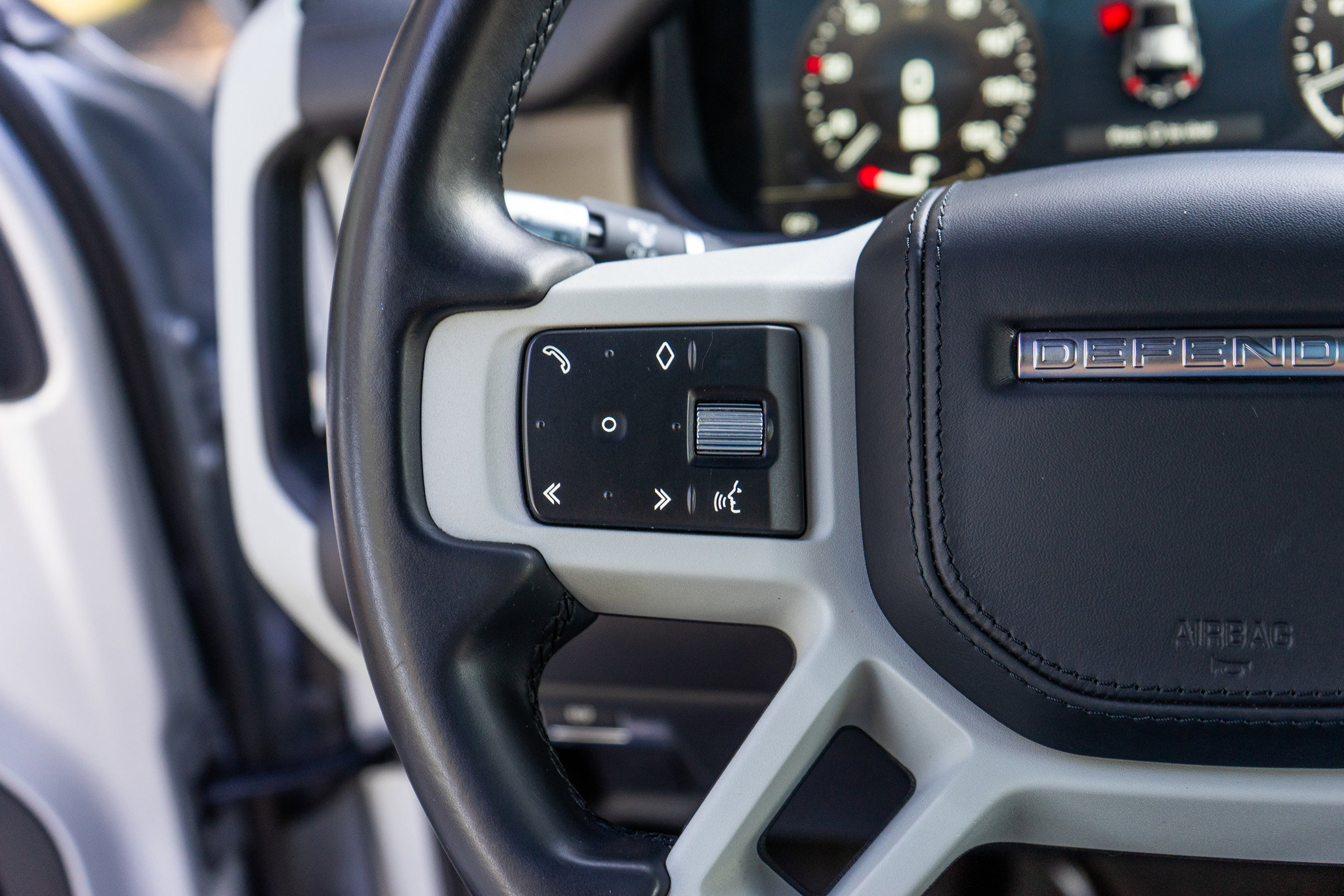 Used 2021 Land Rover Defender 110 X-Dynamic HSE image 32